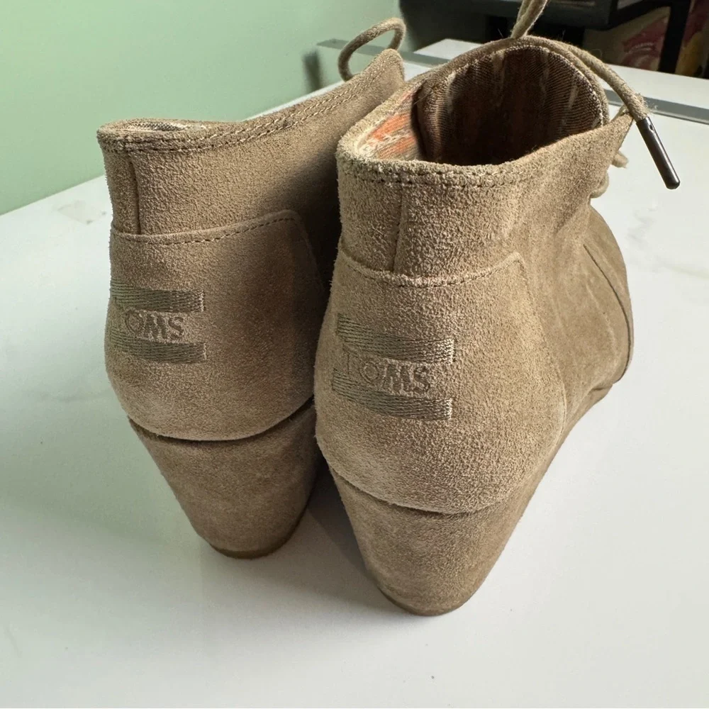 Toms Desert Women's Brown Suede Lace Up Wedge Ankle Bootie Boots Size 10 741115